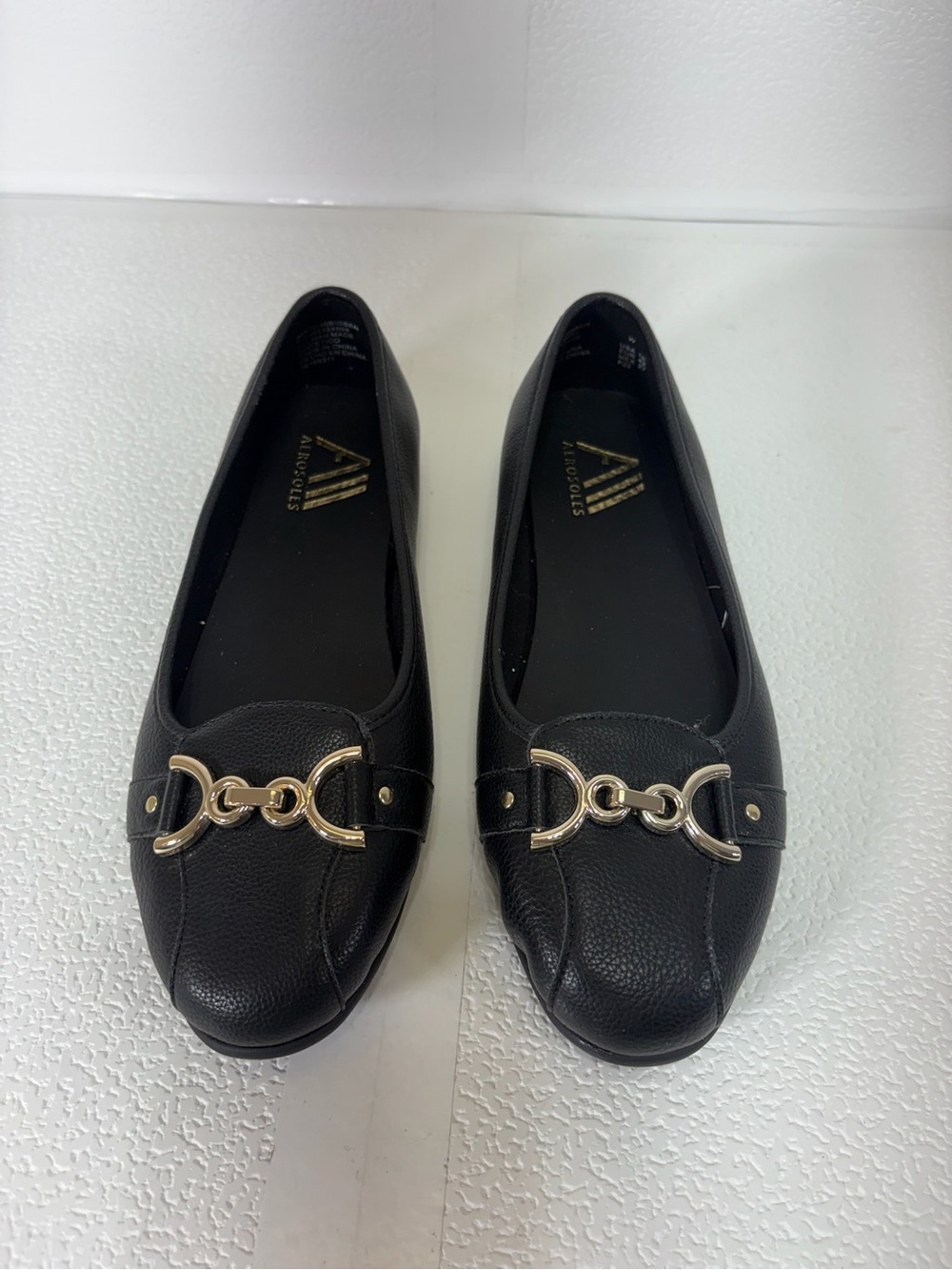 AEROSOLES Black Pebbled Loafers with Gold Link Detail s313